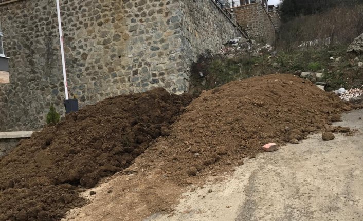 Trabzon’da Belediye ile vatandaş arasındaki yol restleşmesi devam ediyor!