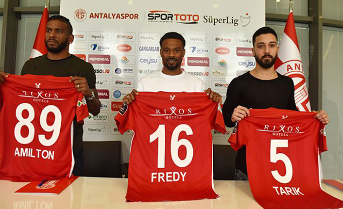 Antalyaspor'dan 3 imza birden!