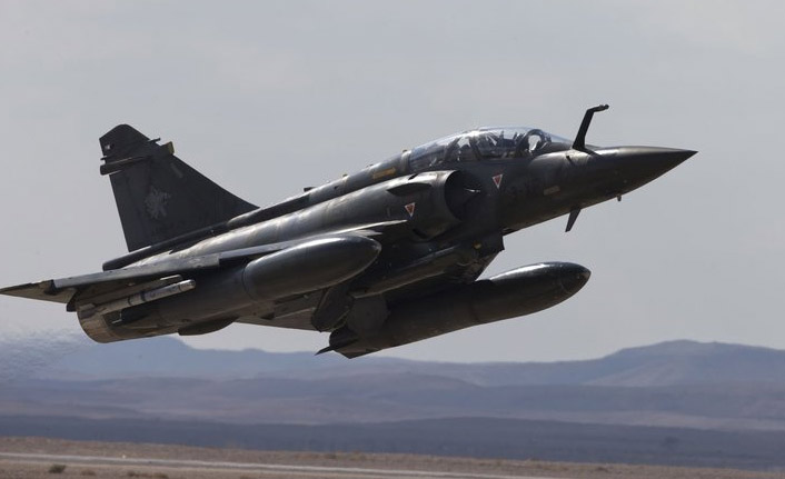 Savaş uçağı düştü: 2 ölü