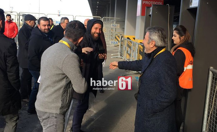 Olcay Şahan tribünde