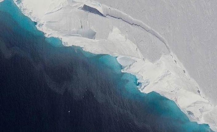 NASA Antarktika'da devasa çukur keşfetti