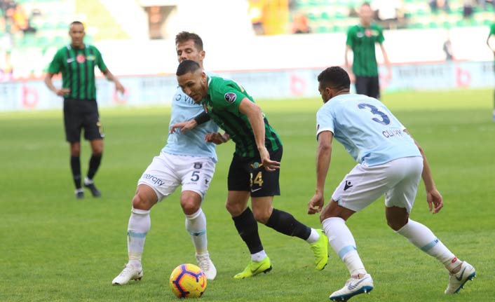 Medipol Başakşehir Akhisarspor'u geçti