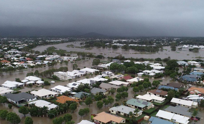 Avustralya’da sel hayatı felç etti