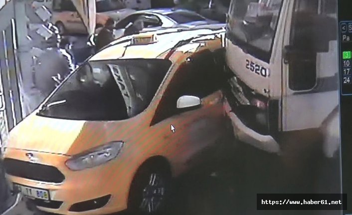 Kamyon taksi durağına daldı! Ortalık savaş alanına döndü!