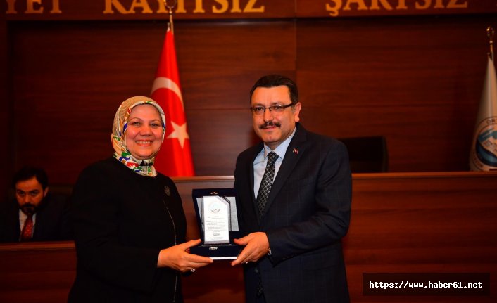 Ortahisar Belediyesi'nden meclis üyelerine plaket