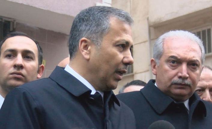 Vali açıkladı: "Enkaz altında bir yaralıyla konuşuluyor"