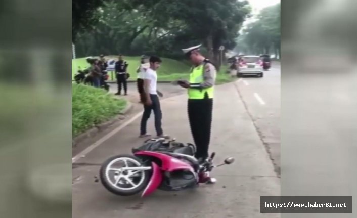 Trafik cezasına kızdı, motosikletini parçaladı