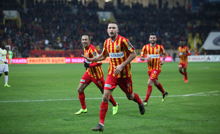 Kayserispor, Fenerbahçe'yi tek golle geçti