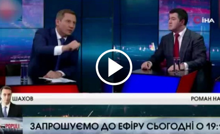 Başkan adayının yüzüne su furlattı