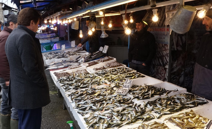 Trabzon'da tezgahlarda hamsi kalmadı