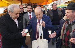 Gümrükçüoğlu bez poşet dağıttı