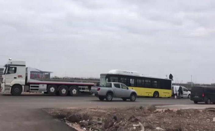 Minibüs ile otobüs çarpıştı 22 yaralı