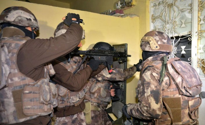 3 ilde DEAŞ'ın hücre evlerine operasyon: 76 gözaltı