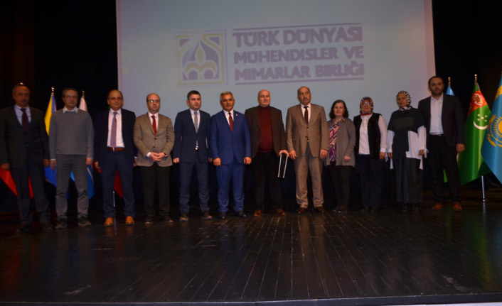 Trabzon'da  Sibirya’dan Anadolu’ya Taştaki Türkler konferansı