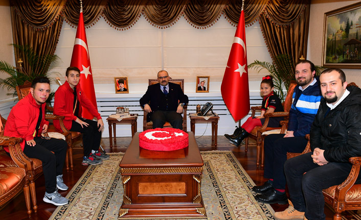 Sporculardan Vali Ustaoğlu'na ziyaret