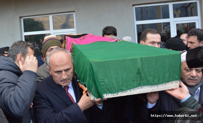 Bakan Turhan Trabzon'da cenazeye katıldı