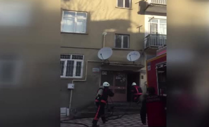 Yangına müdahale ederken tüp patladı