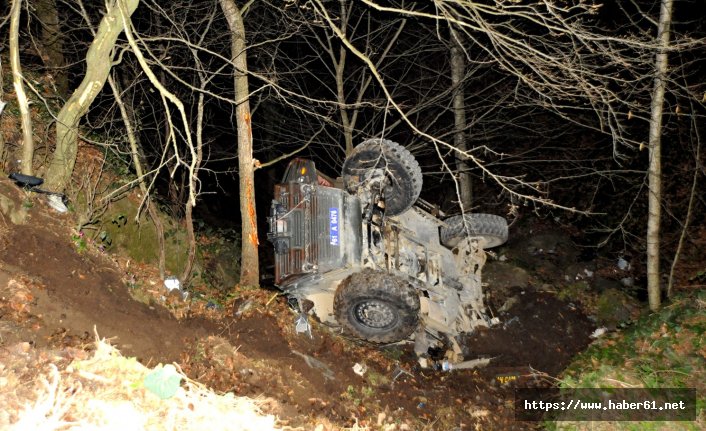 Trabzon'da polis aracı devrildi! Yaralılar var!