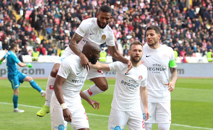 Antalyaspor deplasmanda galip!