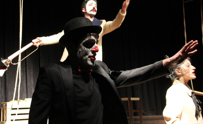 Gugulumdakiler sahneye sığmıyor