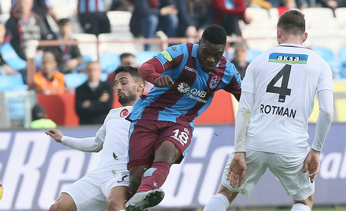 Trabzonspor direkleri geçemiyor