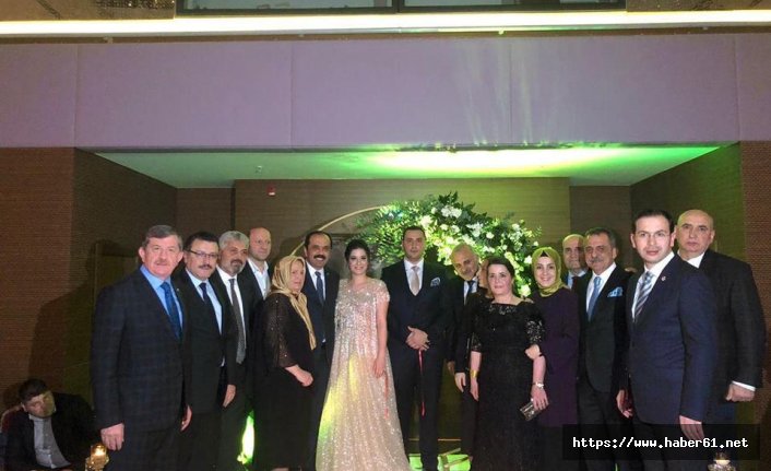 Trabzon’da ünlüleri buluşturan nişan! Anneler kurdele kesti!