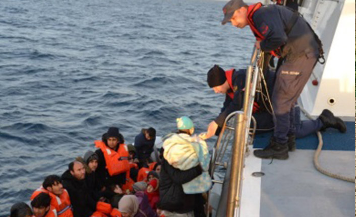 Lastik botta 53 kaça yakalandı!