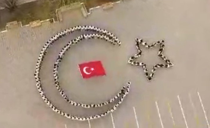 250 öğrenci ile gururlandıran kareografi