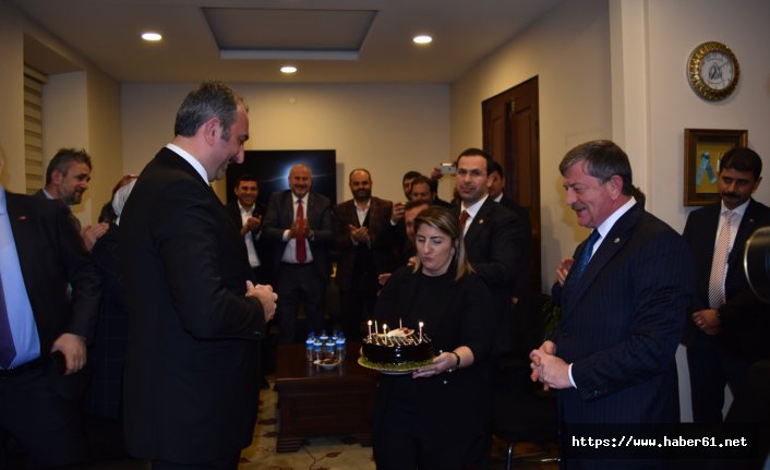 Bakanı Gül’e Trabzon'da doğum günü sürprizi 