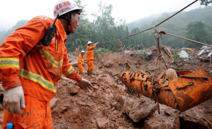 Çin’de toprak kayması: 2 ölü, 17 kayıp