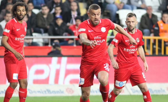 Antalyaspor 3 puanı 3 golle aldı!