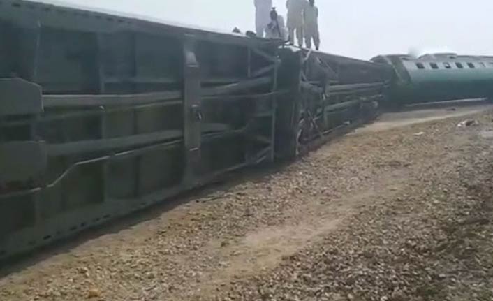 Yolcu trenine bombalı saldırı, 4 ölü