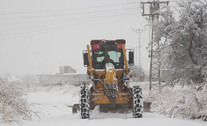 Kar ve tipi nedeniyle 30 kara yolu ulaşıma kapandı