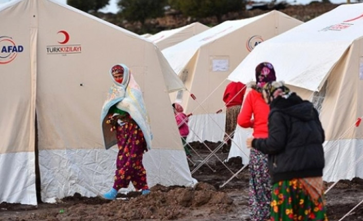 Deprem bölgesinde yaralar sarılmaya başlandı