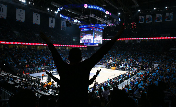 Barcelona Lassa ve Anadolu Efes Play-Off'u garantiledi!