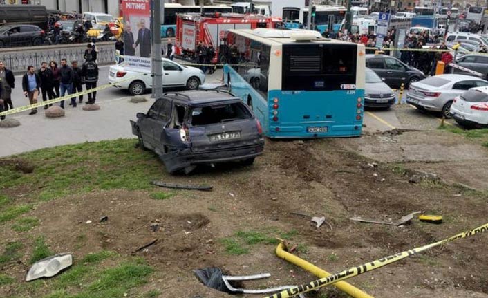 Özel halk otobüsü kaza yaptı! Yaralılar var