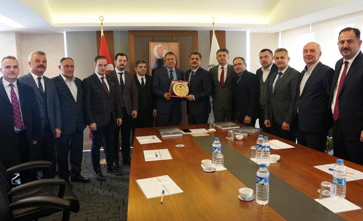 Arsin OSB’den Erdem Şen’e plaket
