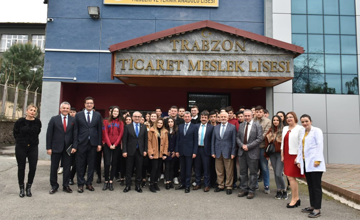 Davut Doğan Trabzon Şehit Ünal Bıçakçı Mesleki ve Teknik Anadolu Lisesi’ni ziyaret etti
