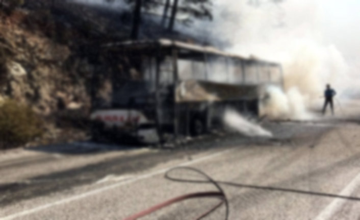 Çin'de yolcu otobüsü yandı: 26 kişi öldü