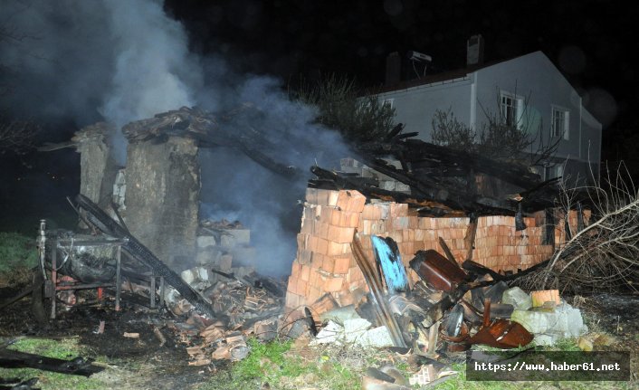 Aynı gecede 2 ev yandı