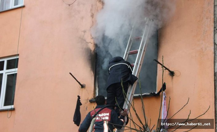 Trabzon'da korkutan yangın! Evden böyle çıkartıldılar!