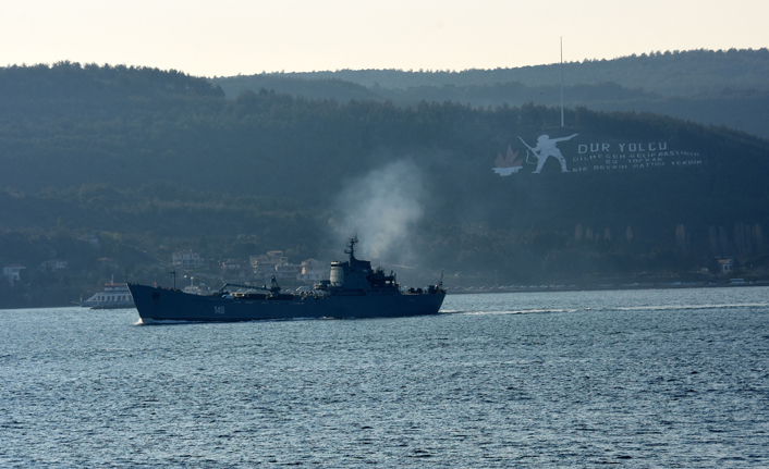 Rus savaş gemisi boğazdan geçti