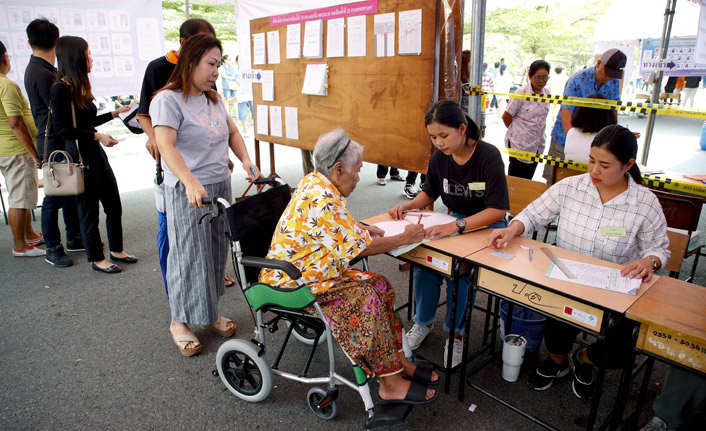 Tayland darbeden 5 yıl sonra genel seçime gitti