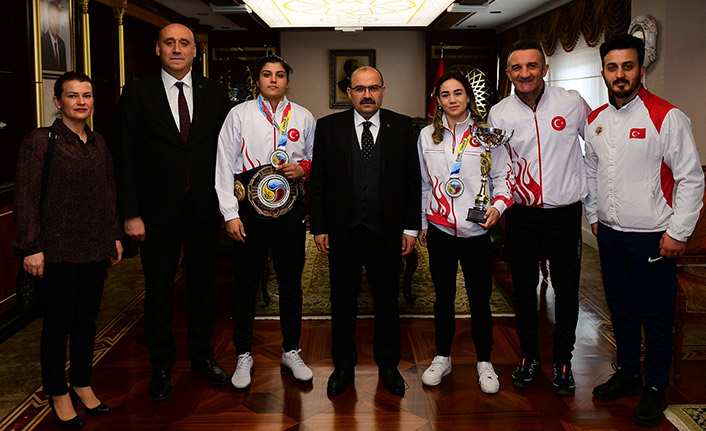 Şampiyonlar Vali Ustaoğlu'na gitti