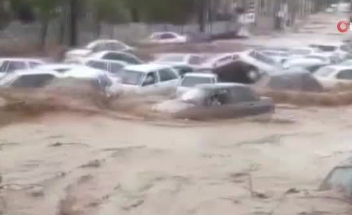 İran'ı sel vurdu: 11 ölü
