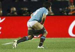 Maçta şortu düştü