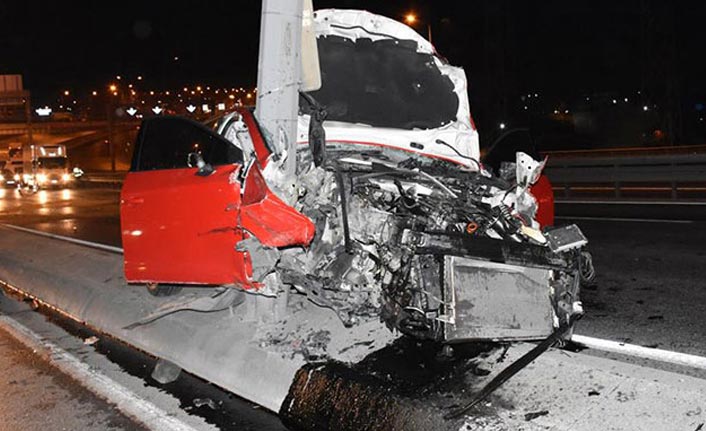 Trafik kazası: 1'i polis, 3 yaralı