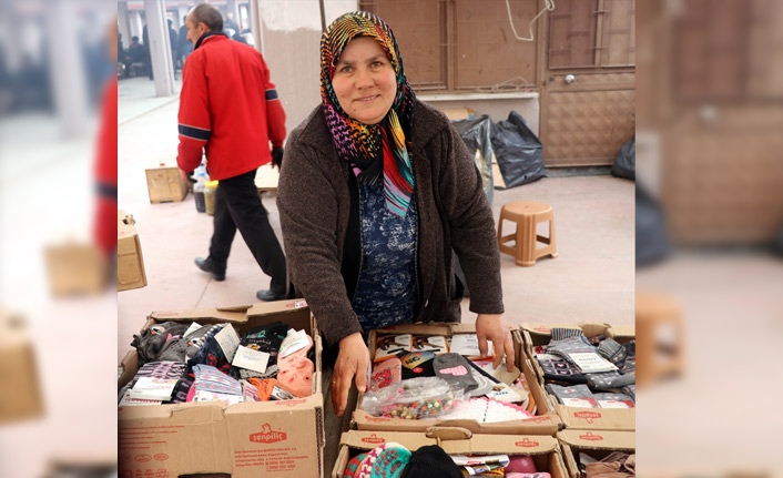 "Çalışkan" anne pazarcılıkla 4 çocuğunu okuttu