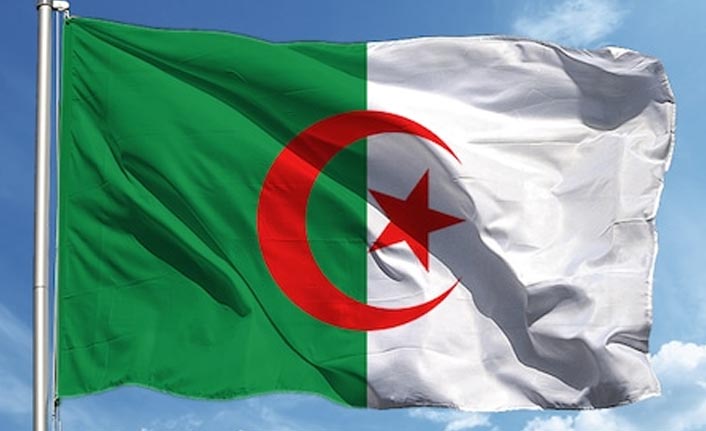 Cezayir'de krize genelkurmay başkanı el koydu!