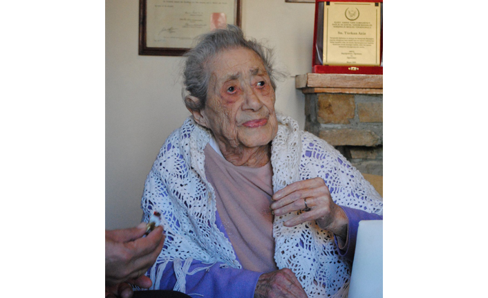 İlk Kıbrıslı Türk kadın başhemşire Türkan Aziz hayatını kaybetti! Türkan Aziz kimdir?